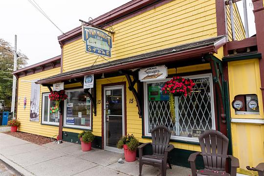 15 North Street, Lockeport, NS
