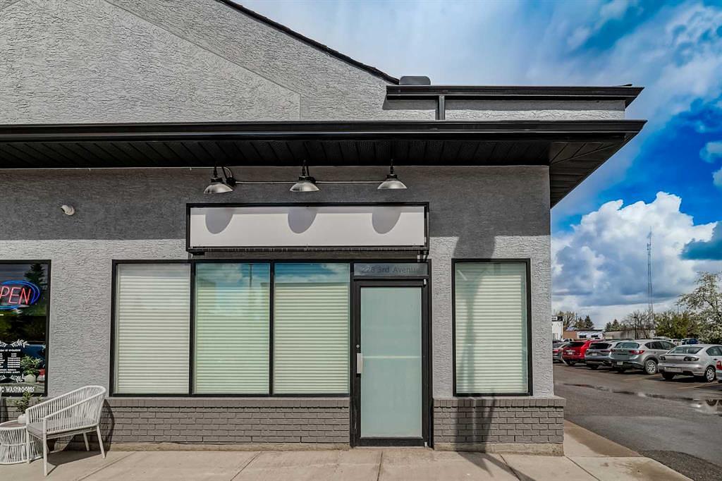 228 3 Avenue, Strathmore, AB
