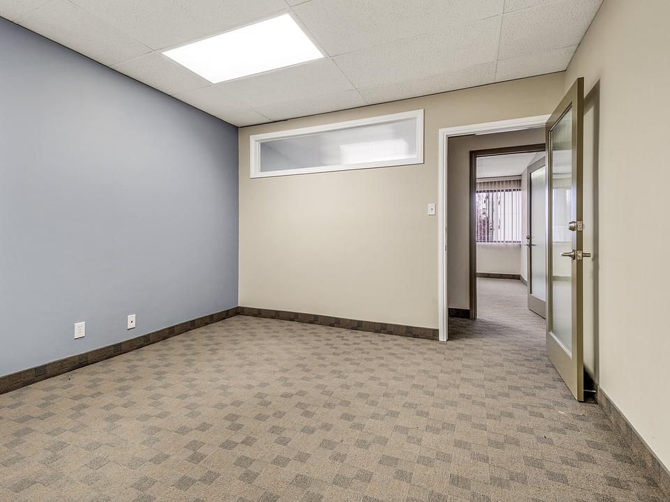 200 - 120 8 Street South, Lethbridge, AB