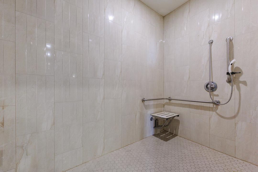 100 - 11480 River Road, Richmond, BC