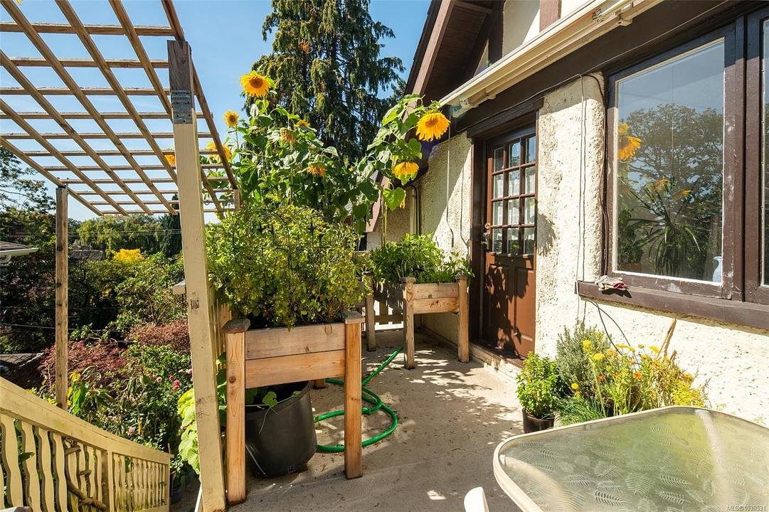 1043 Belmont Avenue, Victoria, BC