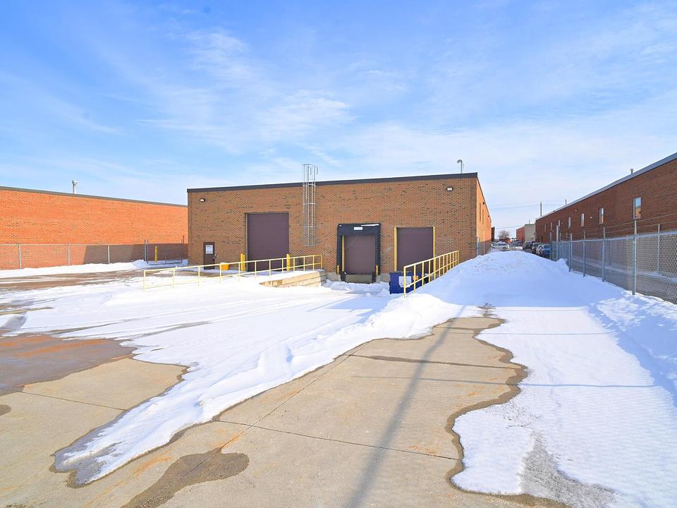 949 Kamato Rd, Mississauga, ON