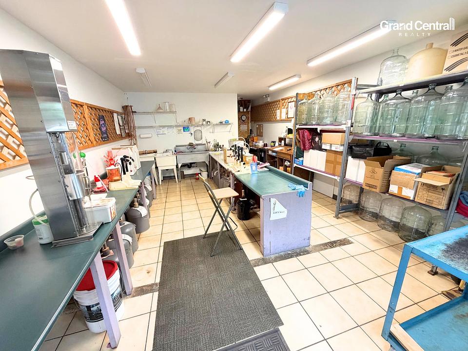 6833 Merritt Avenue, Burnaby, BC