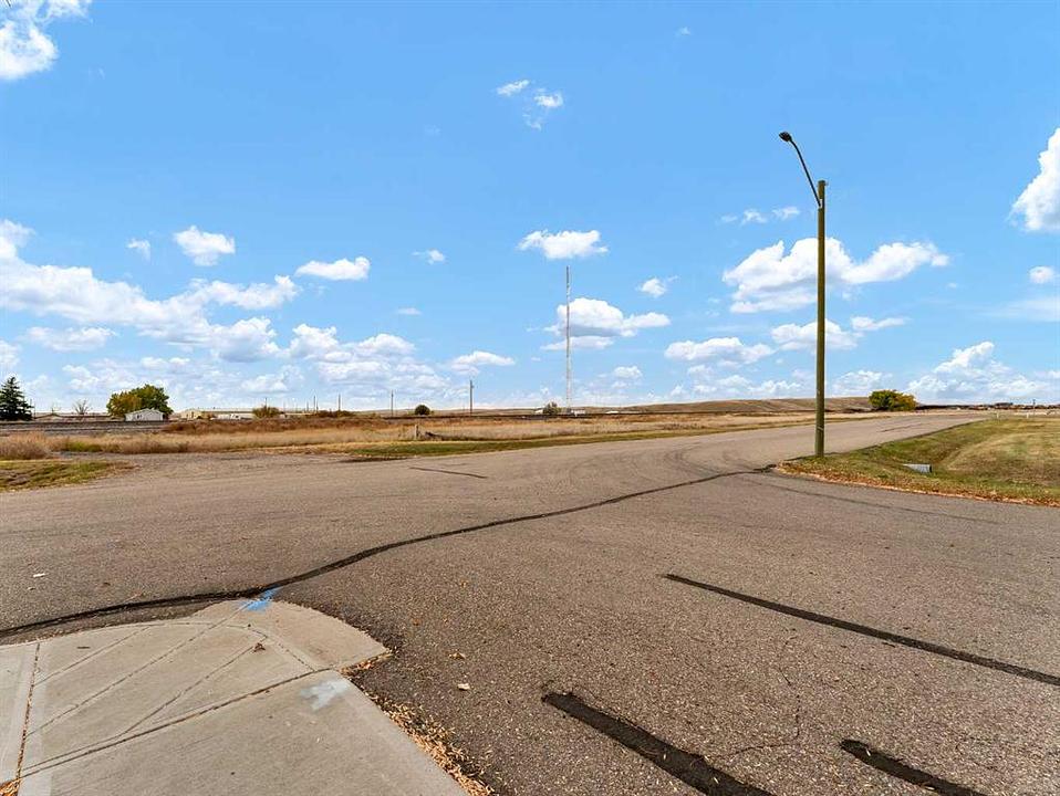 133 South Railway Avenue, Irvine, AB
