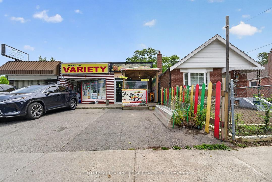 741 Pharmacy Avenue, Toronto, ON