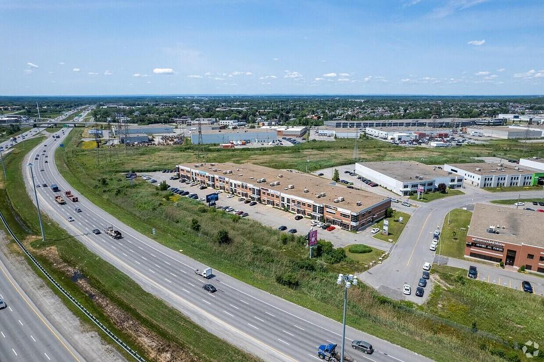 4297 - 4273 Autoroute des Laurentides, Laval, QC