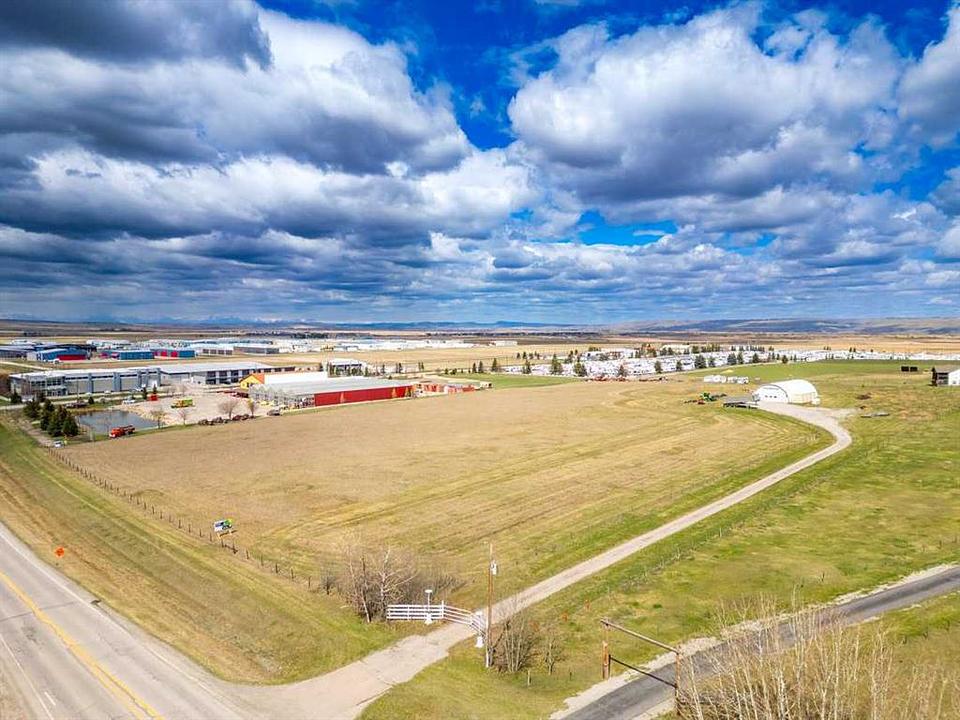 33066 Township Road 250, Calgary, AB