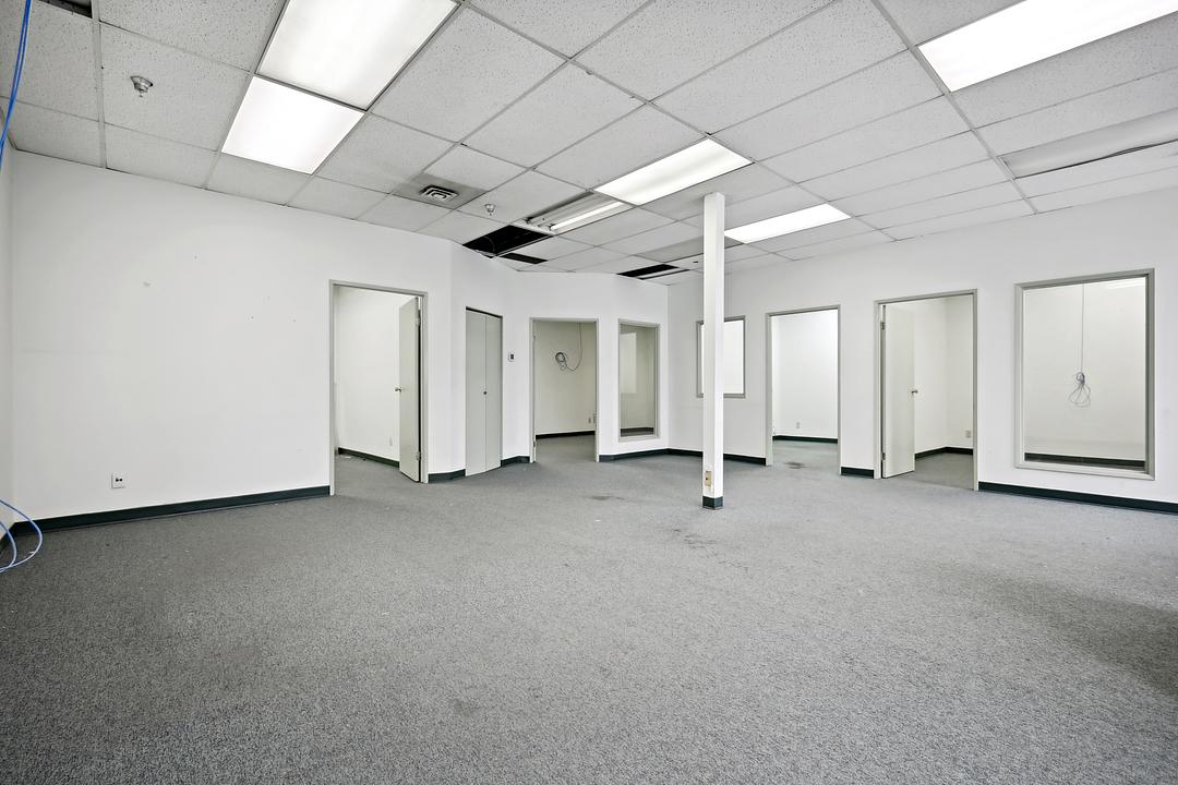 102 - 4441 76 Avenue Southeast, Calgary, AB
