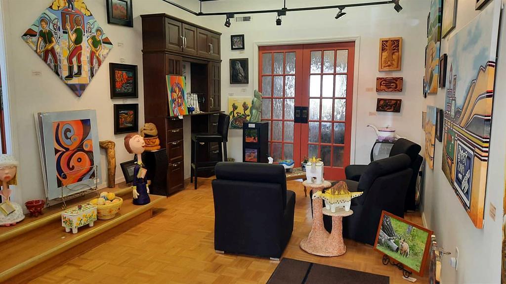 40 3 Avenue West, Drumheller, AB