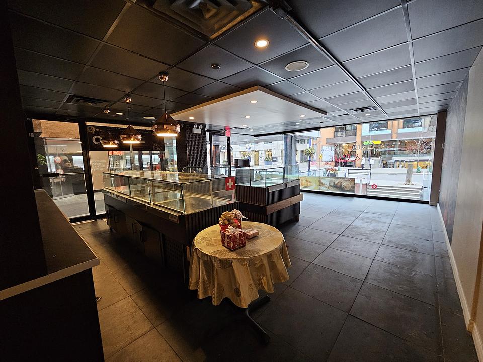 M2 - 70 Yorkville Ave, Toronto, ON