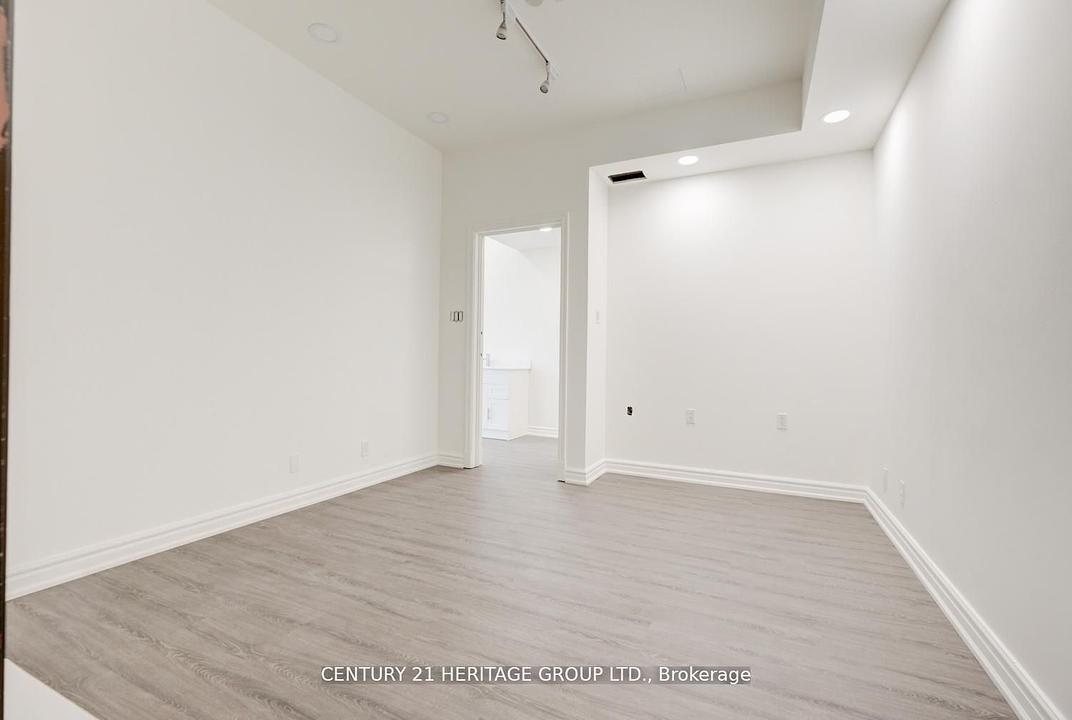 101 - 2900 Yonge Street, Toronto, ON