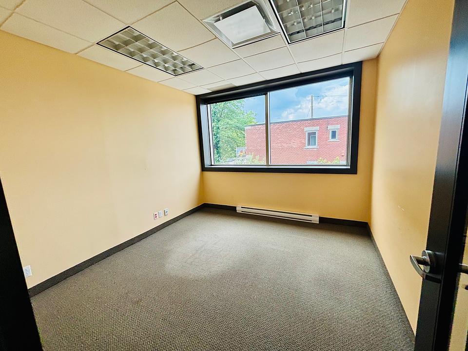 202 - 8129 Boulevard St-Michel, Montreal, QC