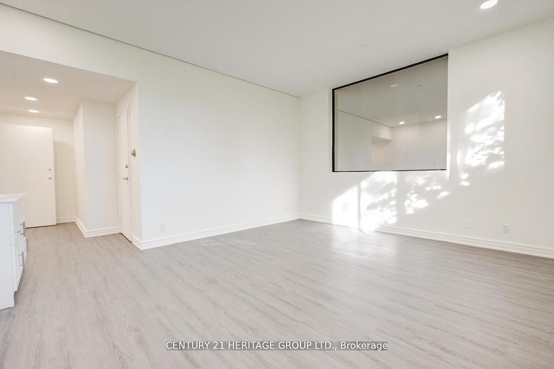 101 - 2900 Yonge Street, Toronto, ON