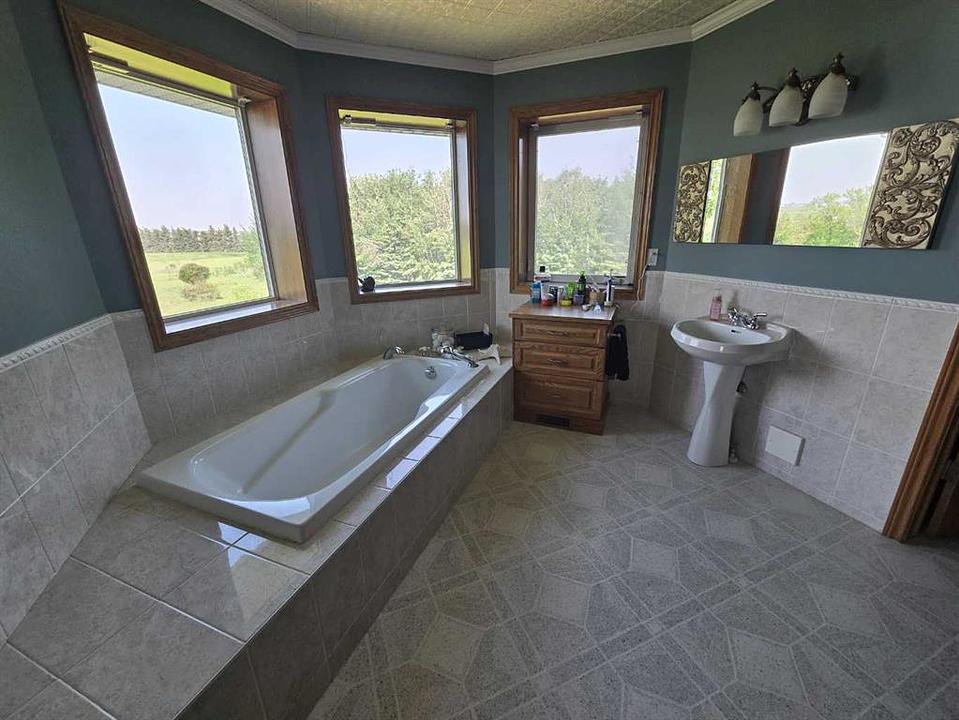 28244 Alberta 590, Innisfail, AB
