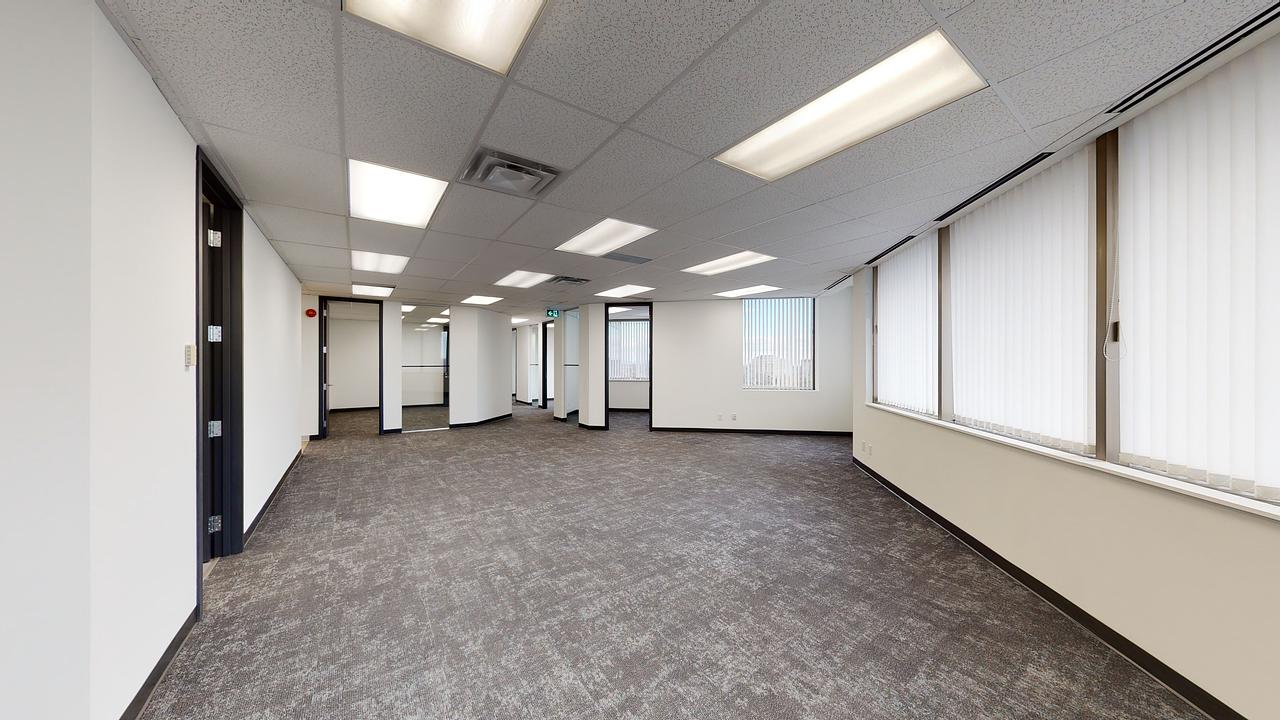 800 - 30 Eglinton Avenue West, Mississauga, ON