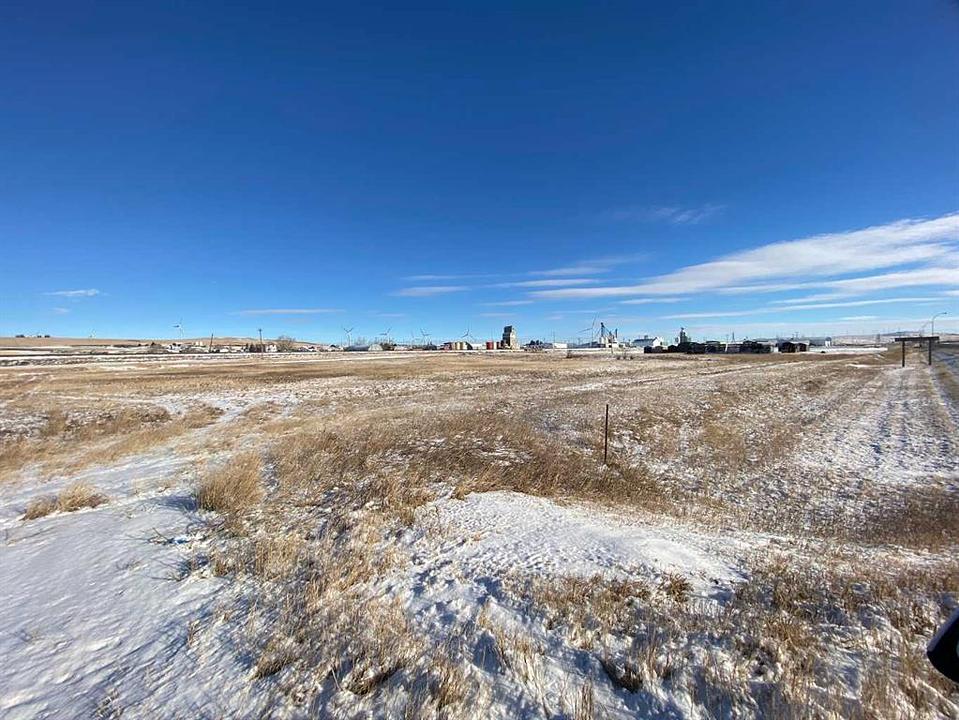 206 Railway Street, Lundbreck, AB