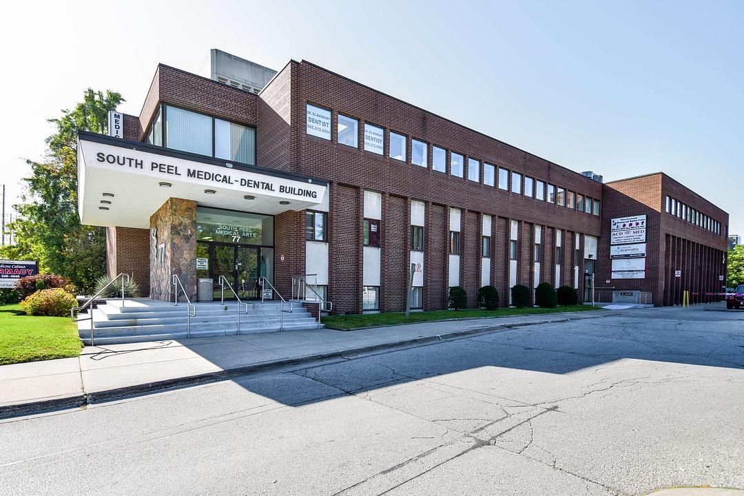 302 - 77 Queensway West, Mississauga, ON