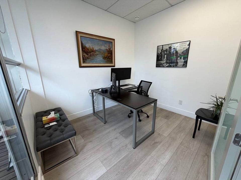 233 - 1433 Lonsdale Avenue, North Vancouver, BC