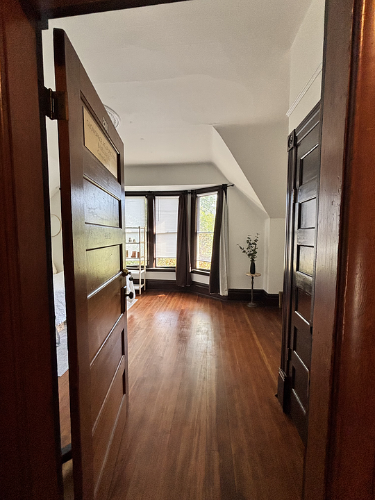 1005 Cook Street, Victoria, BC