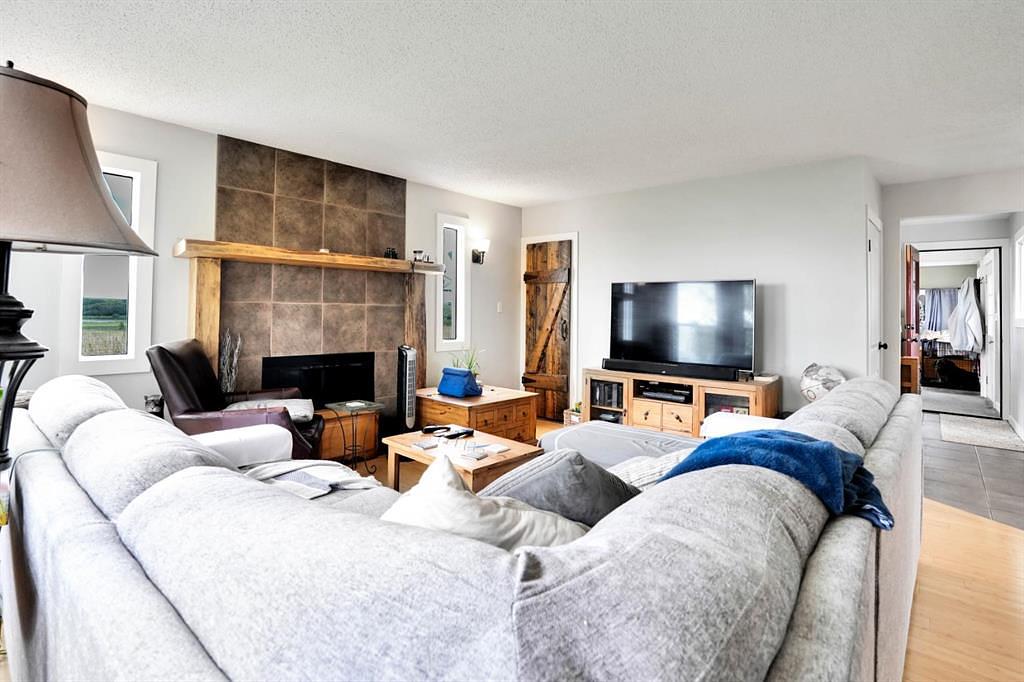 8-1415 sec 582 Highway, Didsbury, AB
