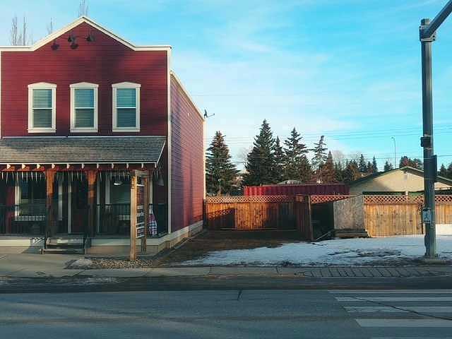 206 Government Road South, Diamond Valley, AB
