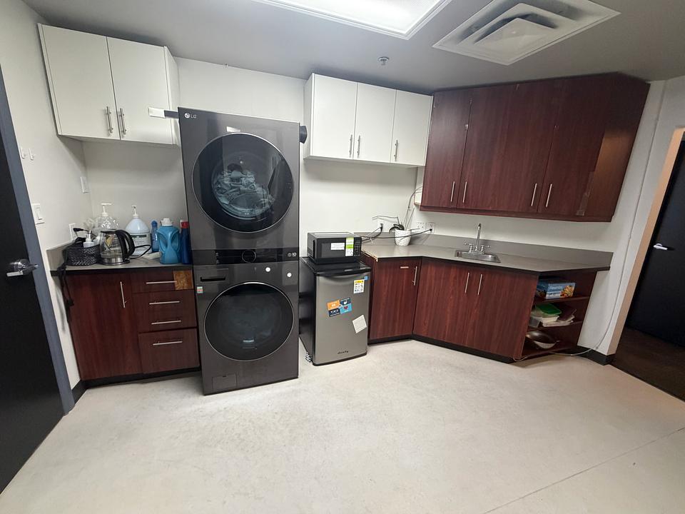 9267B - 9267 34 Avenue Northwest, Edmonton, AB
