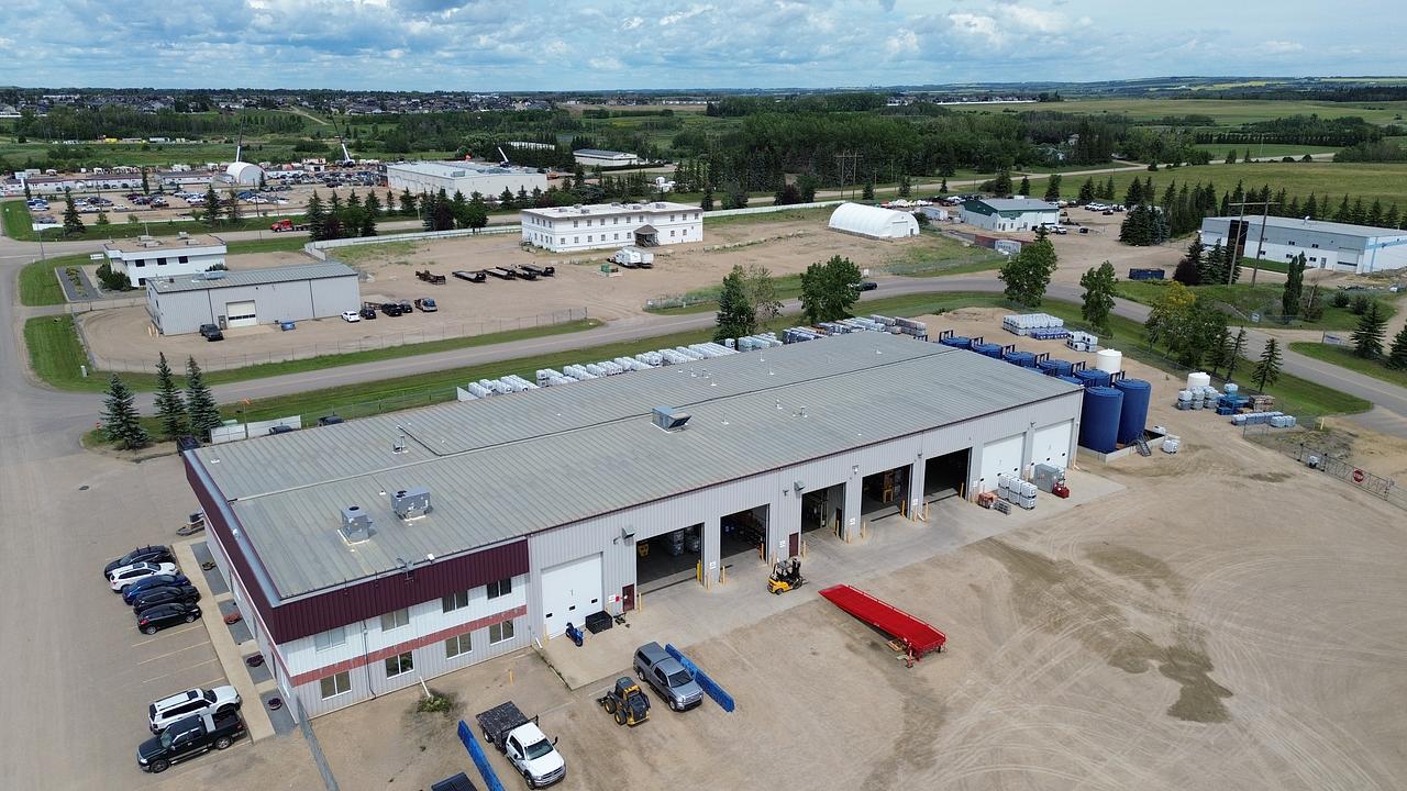 Building - 47 Street, Bentley, AB