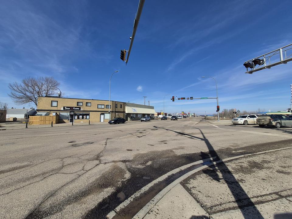5004 Alberta 2 Alternate, Lacombe, AB