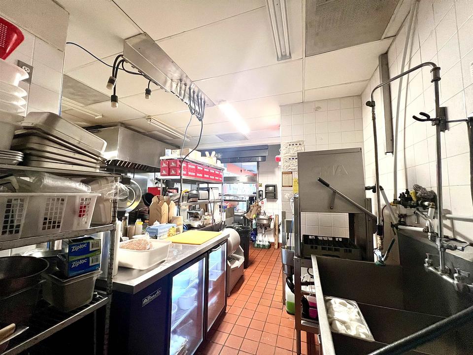 8631 Granville Street, Vancouver, BC