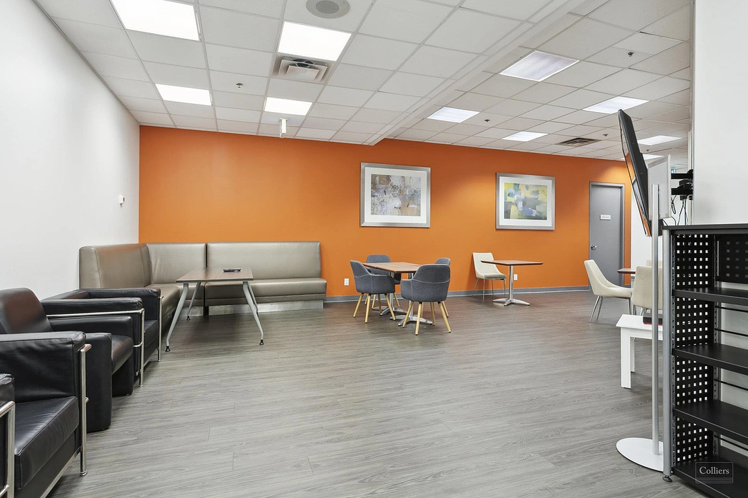 400 - 90 Burnhamthorpe Road West, Mississauga, ON