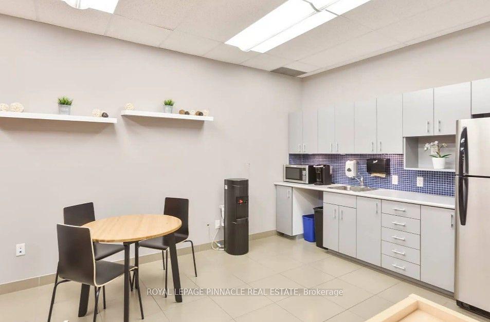 301-I - 231 Oak Park Boulevard, Oakville, ON