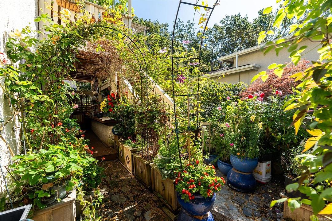 1043 Belmont Avenue, Victoria, BC
