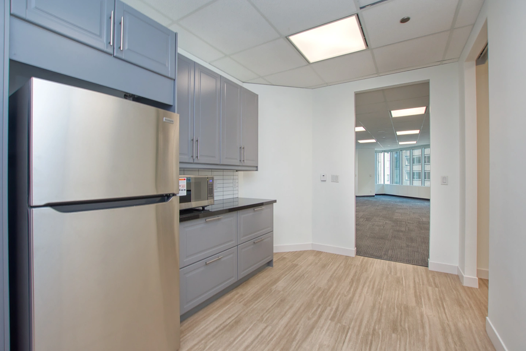 600 - 200 King Street West, Toronto, ON