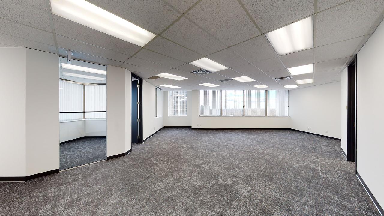 800 - 30 Eglinton Avenue West, Mississauga, ON