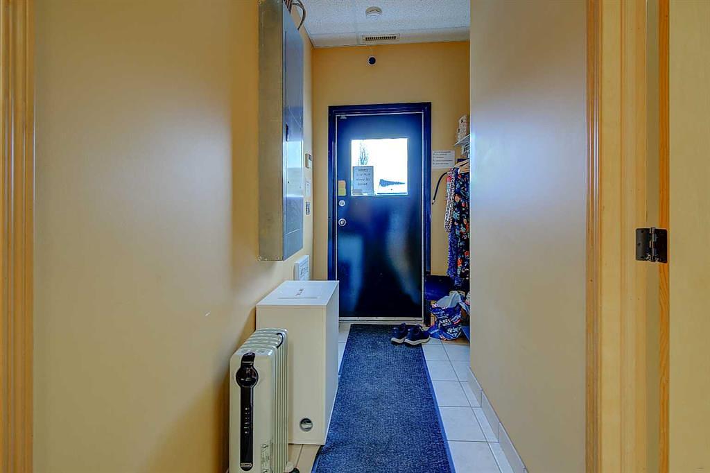 1 - 5021 Parkwood Road, Blackfalds, AB
