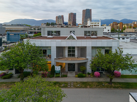 1737 West 3rd Avenue, Vancouver, BC