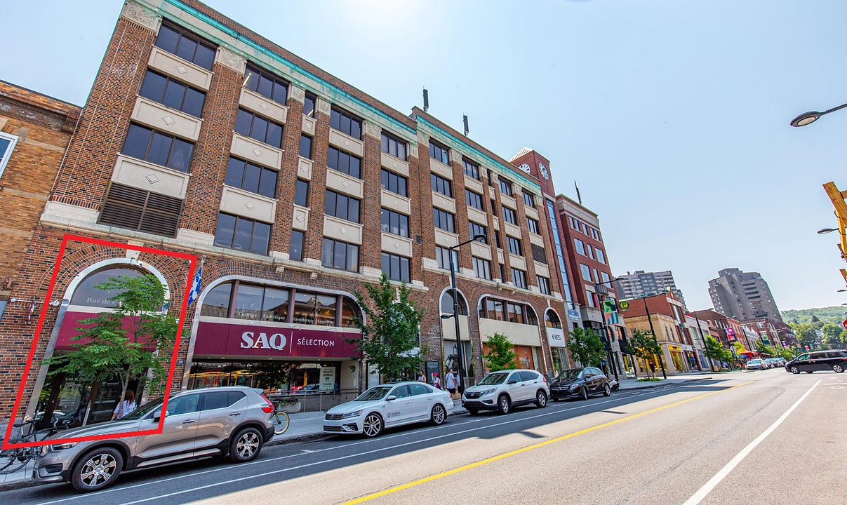 390A - 400 Avenue Laurier Ouest, Montréal, QC