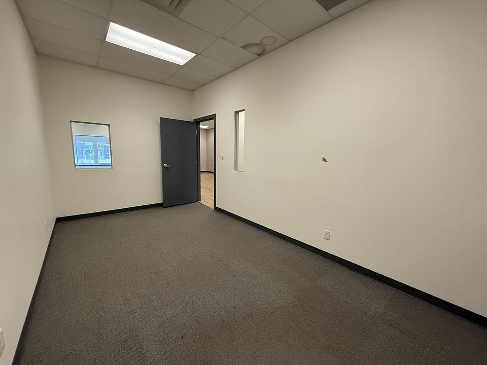 1 - 4720 50 Avenue, Red Deer, AB