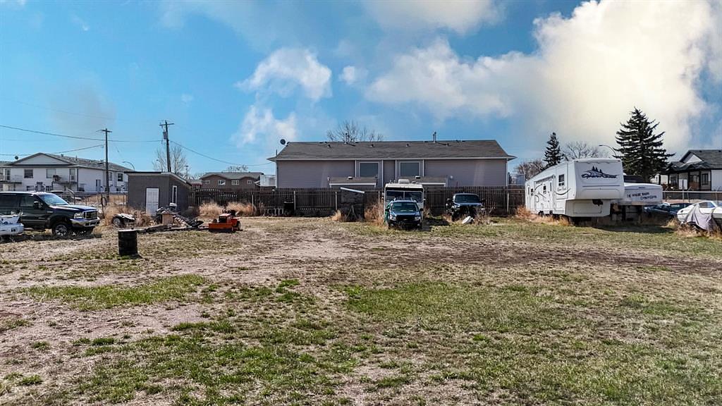 5 Street Northeast, Redcliff, AB