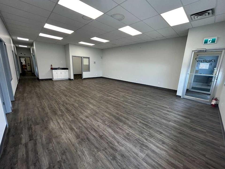 B - 1025 36 Street North, Lethbridge, AB