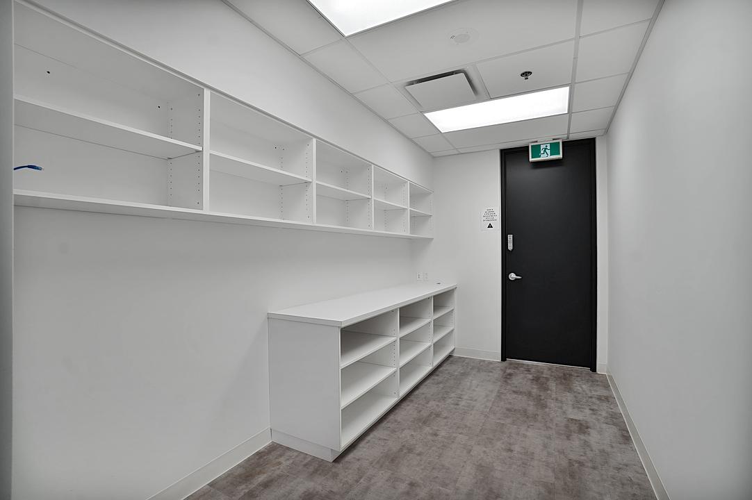 100 - 425 Boulevard de Maisonneuve, Montréal, QC