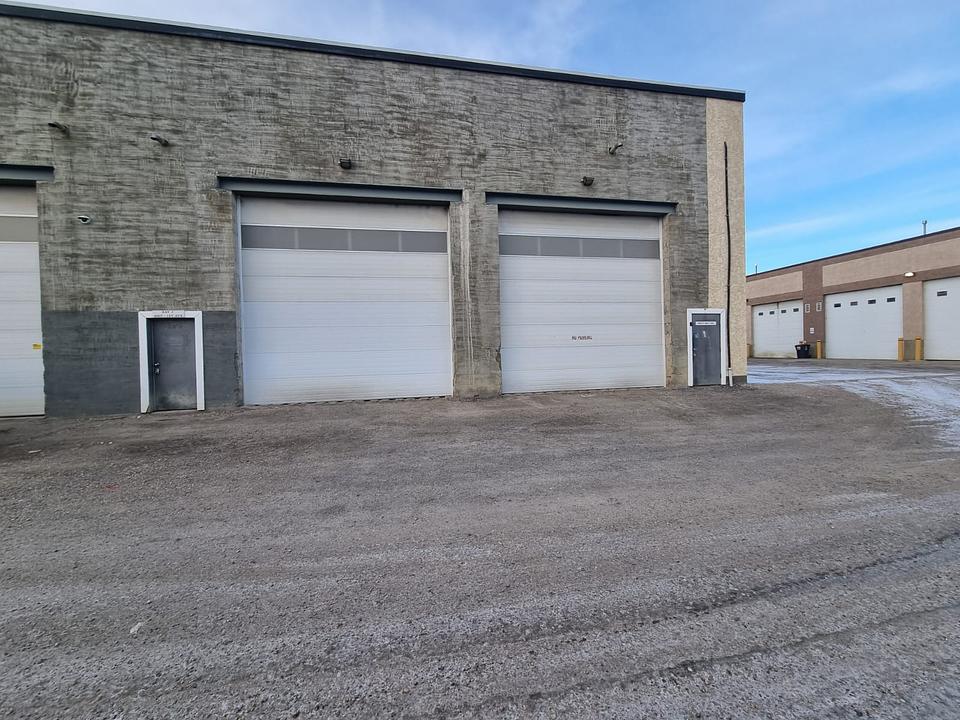 BAY J - 4907 1 Avenue, Edson, AB