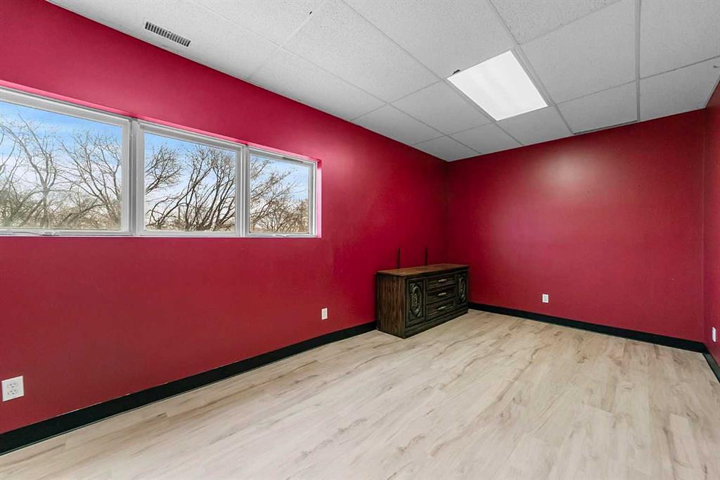 Bay C - 4707 51 Avenue, Camrose, AB