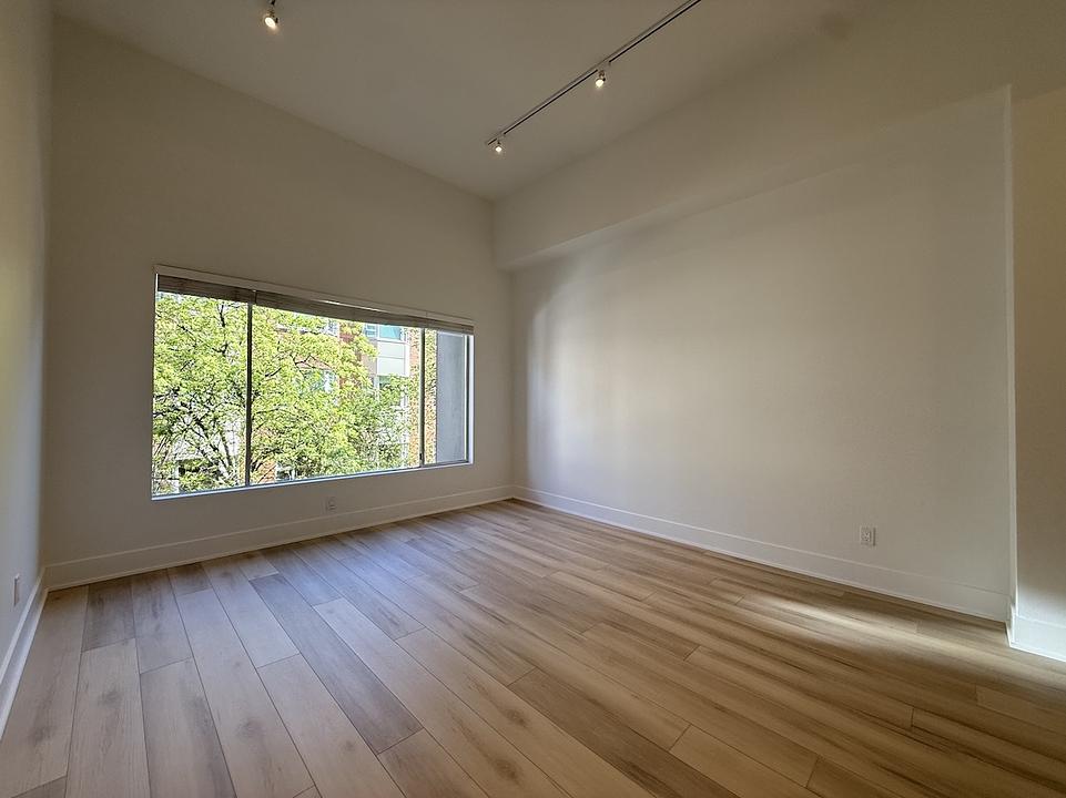 1080 Mainland Street, Vancouver, BC
