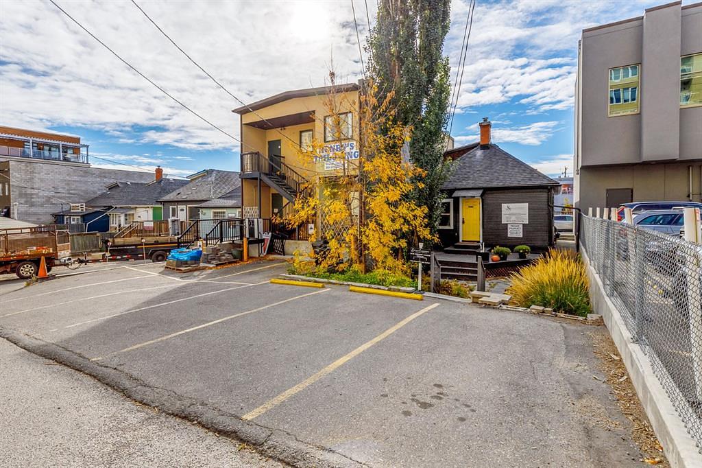 2032 34 Avenue Southwest, Calgary, AB