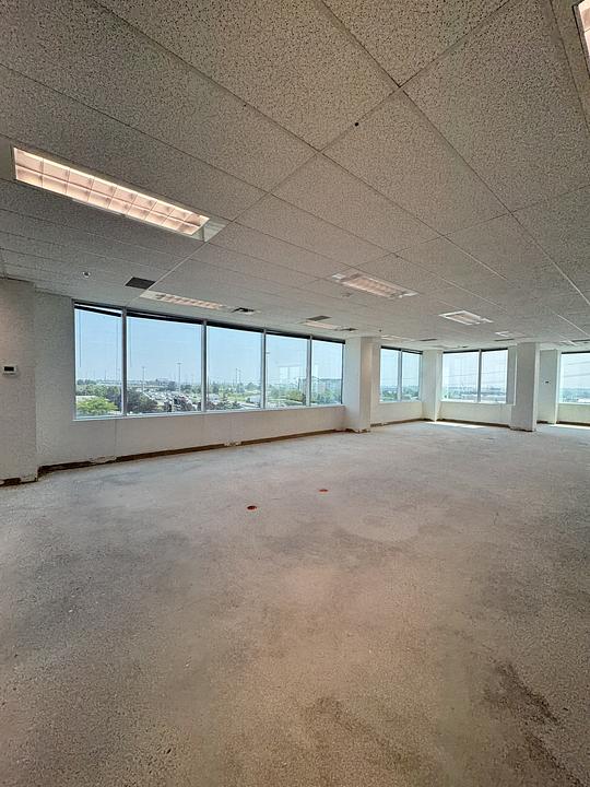 401 - 1111 International Boulevard, Burlington, ON