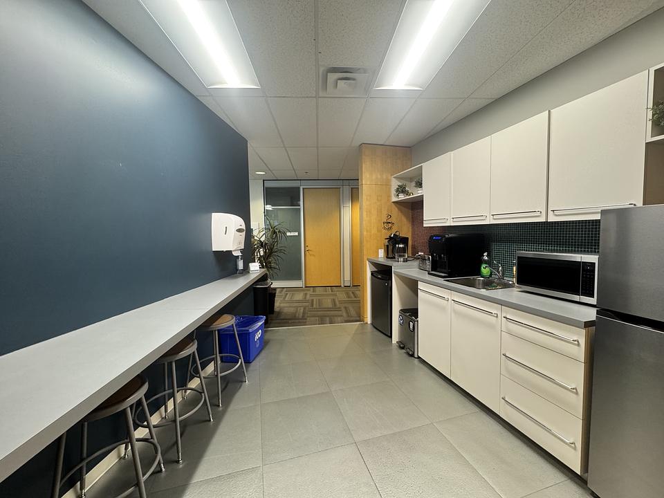 1100 - 55 Standish Court, Mississauga, ON