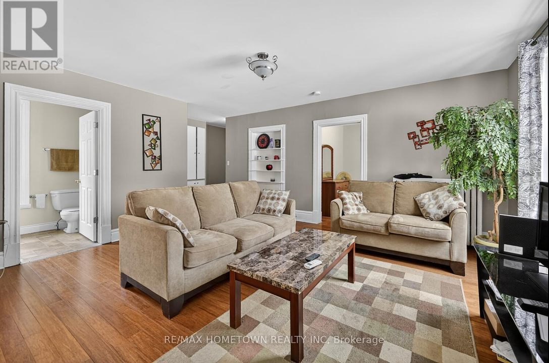 61 - 61 Pearl Street East, Brockville, ON