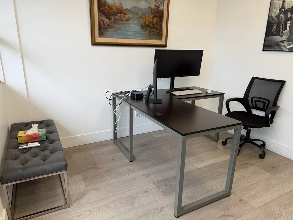 233 - 1433 Lonsdale Avenue, North Vancouver, BC