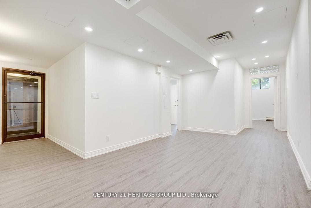 101 - 2900 Yonge Street, Toronto, ON